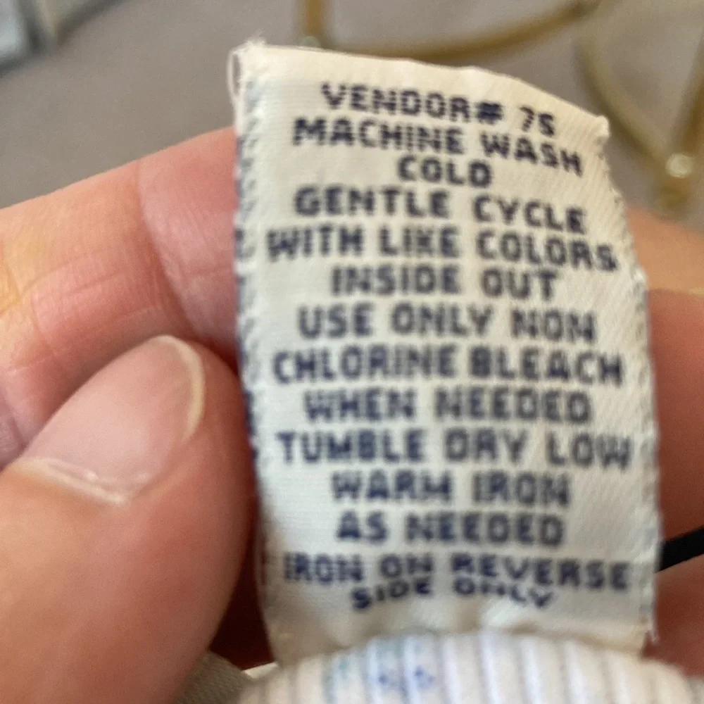 🌻5/$15🦩Cherokee blue floral tank. Size large - Picture 7 of 7